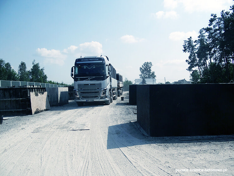 Transport szamb betonowych  w Barwicach